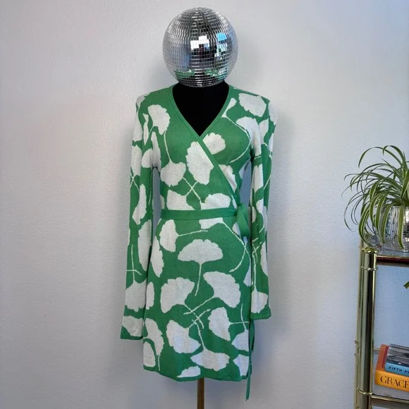 Diane von Furstenberg Target Green Ginkgo Leaf Wrap Sweater Tunic Sz Medium DVF - Picture 2 of 16
